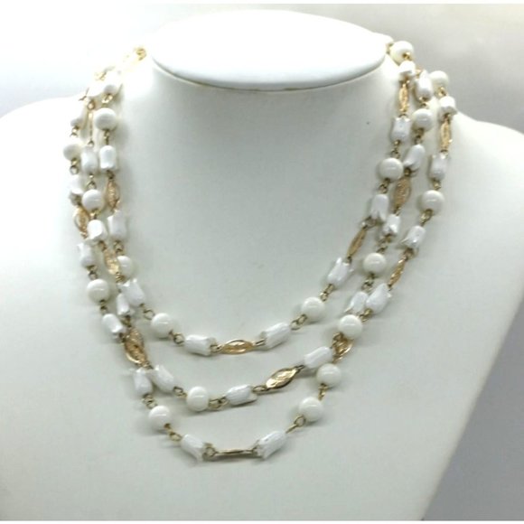 VINTAGE HAWAII PIKAKI flower acrylic flapper necklace, gold tone accents  54" - Picture 6 of 11